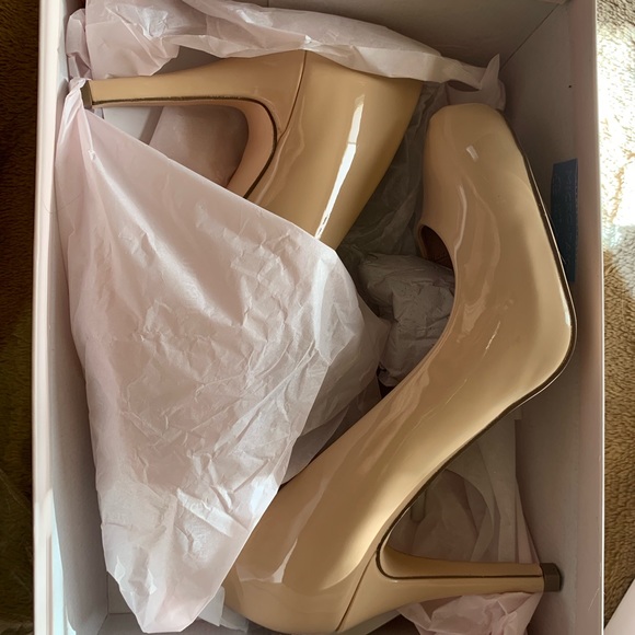 7.5 Nude Pumps - Picture 4 of 4